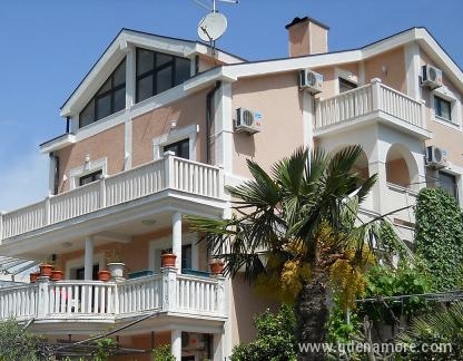 Apart-Hotel Maric ****, Magán szállás a községben Kumbor, Montenegr&oacute;